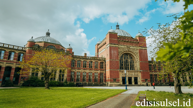 University of Birmingham: Pusat Pendidikan dan Penelitian